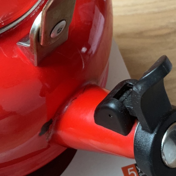 Le Creuset kettle 1.6 L / 1.7 qt - Picture 3 of 9